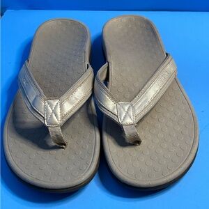 VIONIC TIDE SANDAL FLIP-FLOP Beige Tan Thong Arch Support Comfort Size 10 EUC